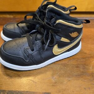 Nike Kids Black and Gold Sneakers